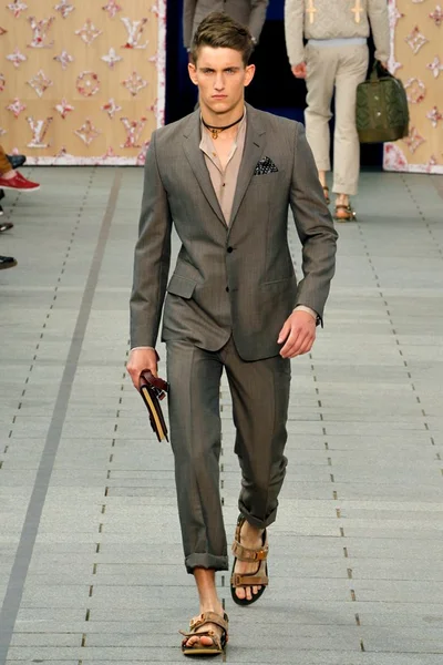 Look 29